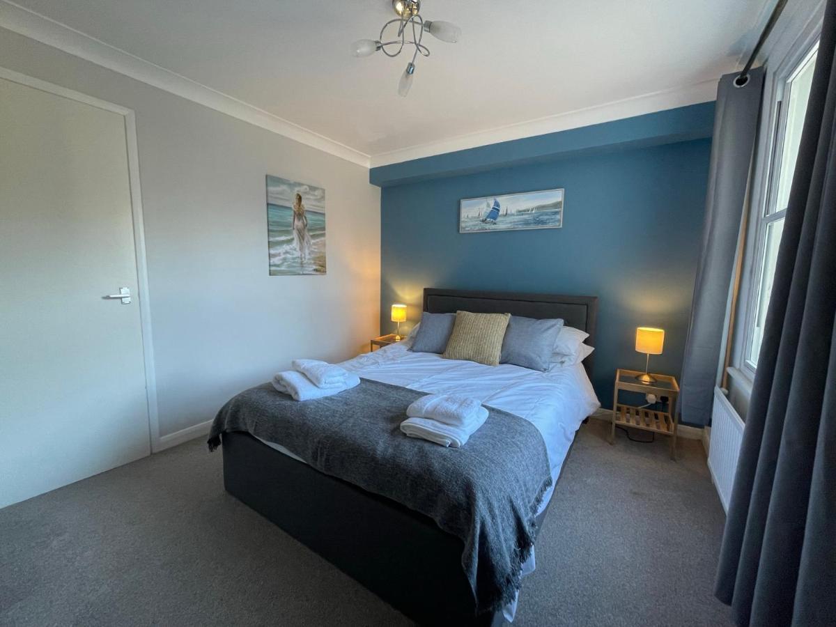 1 Bed - - Seaside And Shops Apartment *